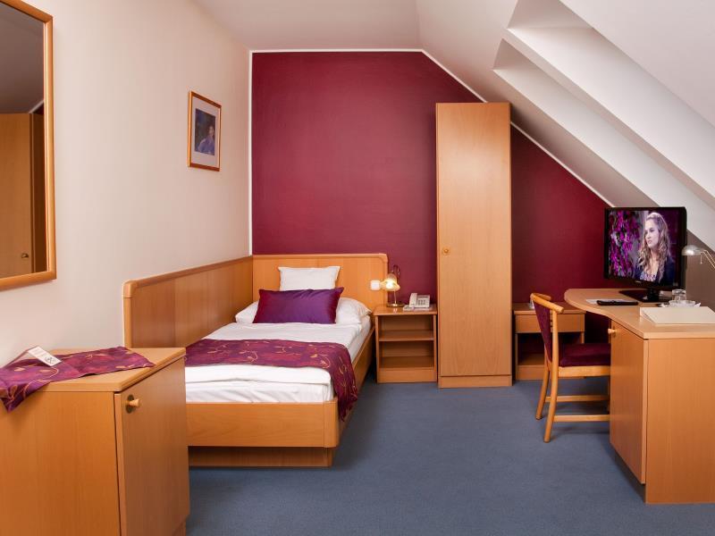 Hotel Kalvaria Superior Győr Exteriör bild