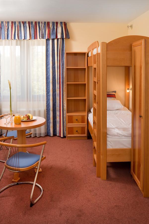 Hotel Kalvaria Superior Győr Exteriör bild