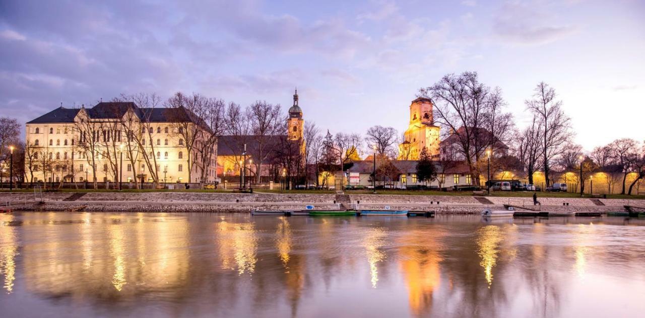 Hotel Kalvaria Superior Győr Exteriör bild
