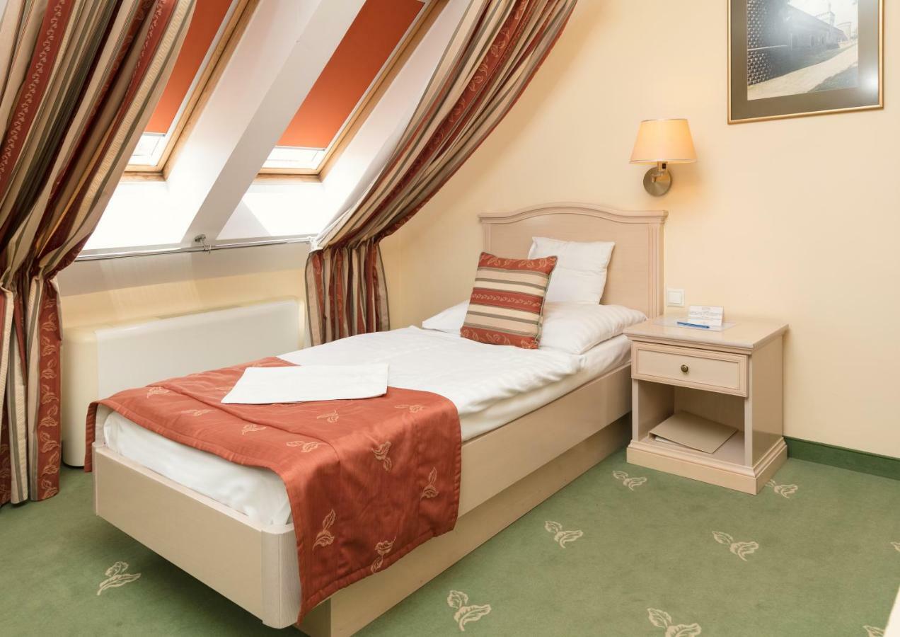 Hotel Kalvaria Superior Győr Exteriör bild