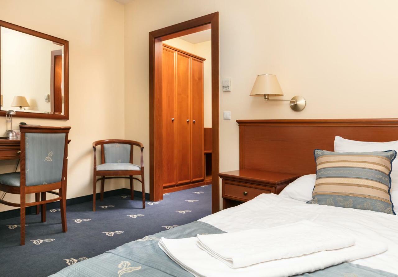 Hotel Kalvaria Superior Győr Exteriör bild